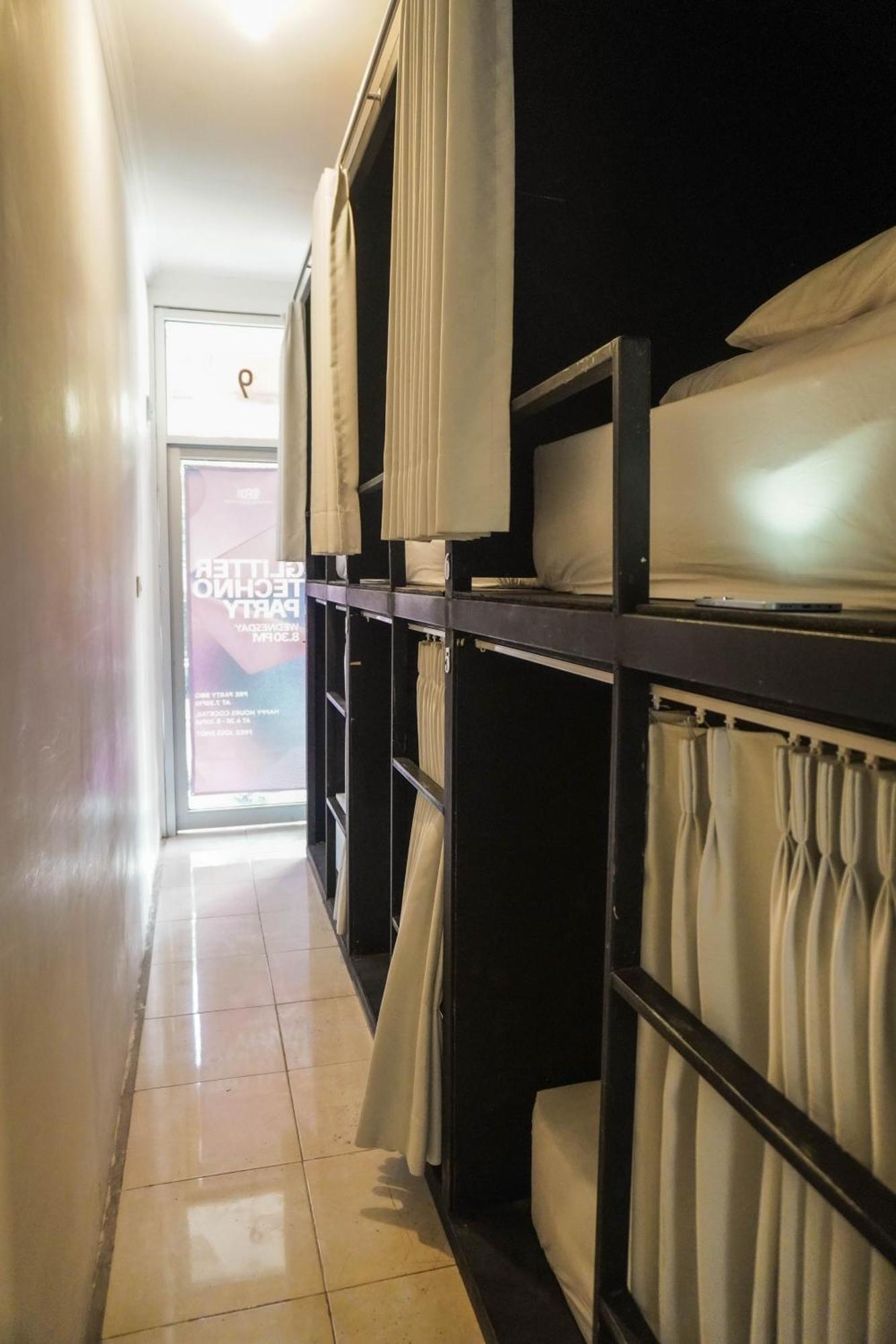 Indonesia Backpacker Hostels Kuta  Exterior photo