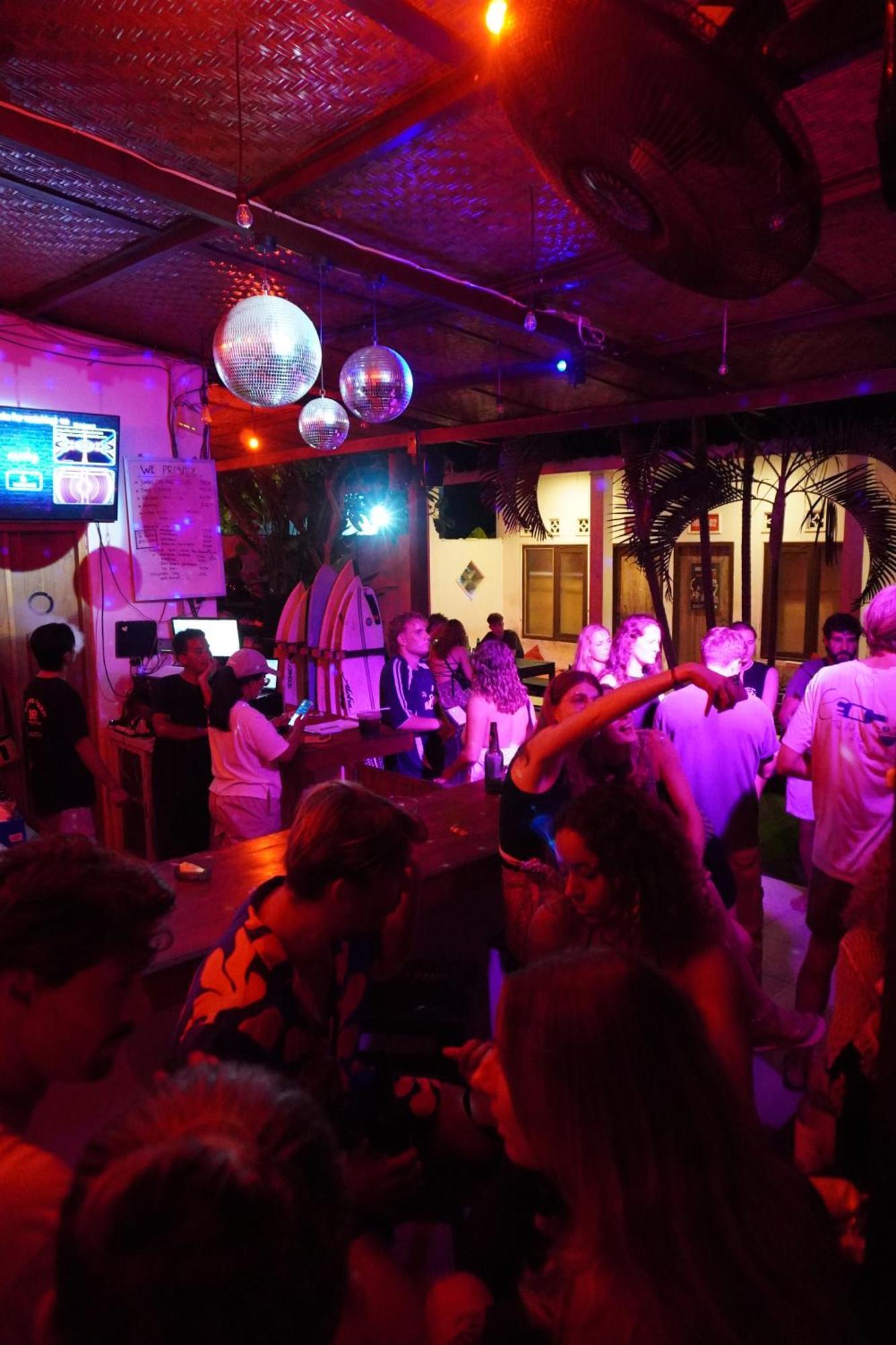 Indonesia Backpacker Hostels Kuta  Exterior photo